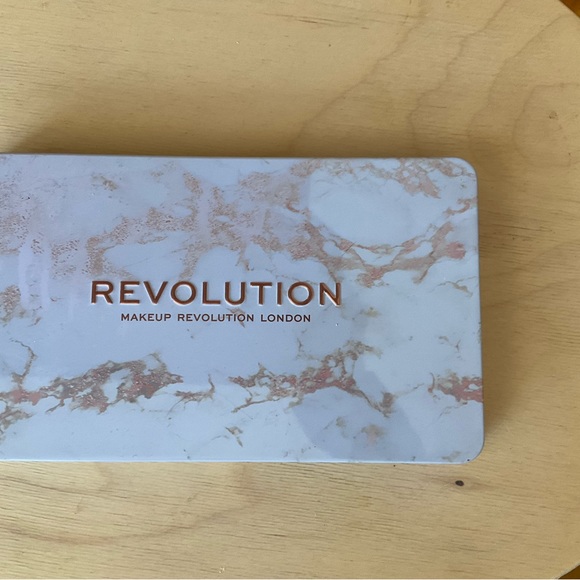 Révolution EyeshadowvPalette - Picture 2 of 5